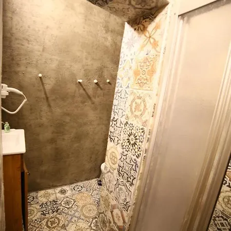 فندق Little Ganj Suites