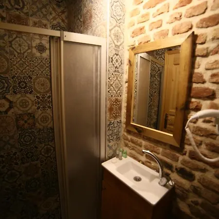 Hotel Little Ganj Suites