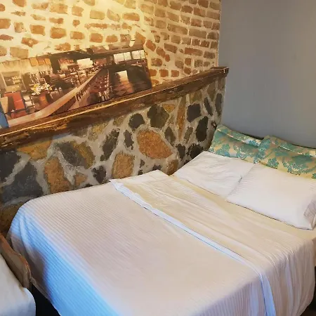 Little Ganj Suites Отель